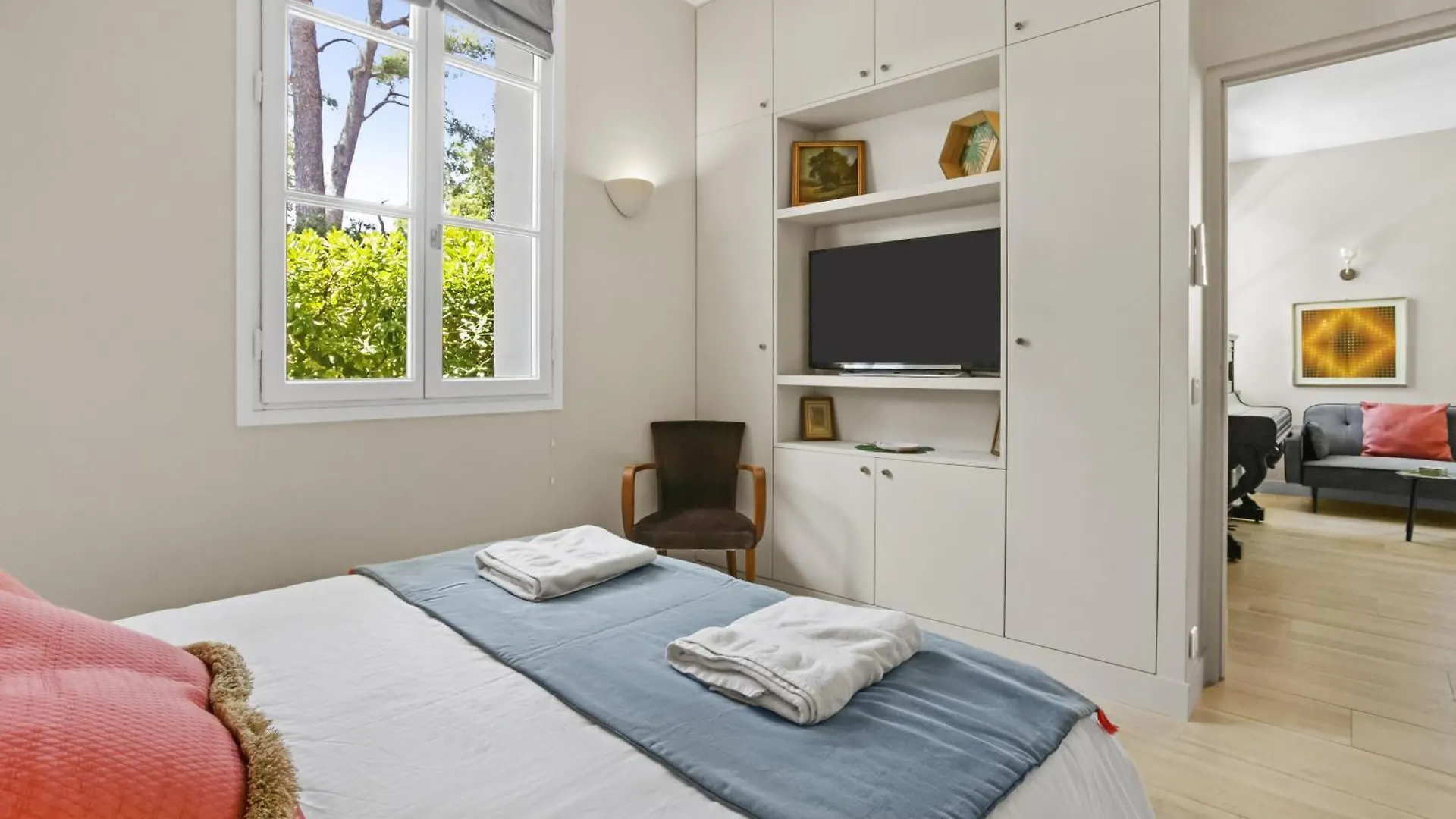 Holiday home Chalet Au Bord De L'Eau Frejus